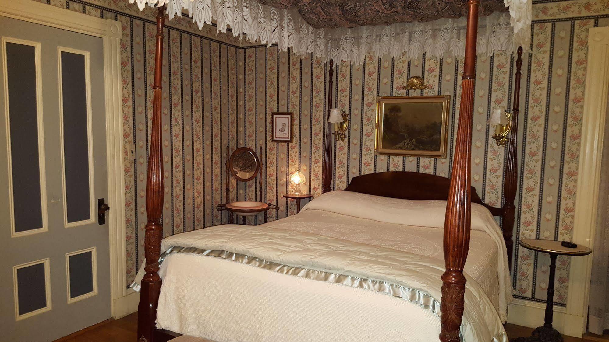 Holidae House Bed & Breakfast ベセル エクステリア 写真